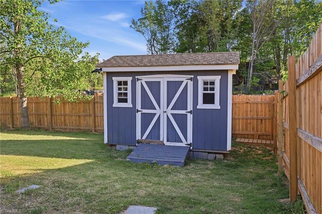 5911 Highland Grove Drive, Summerfield, NC 27358