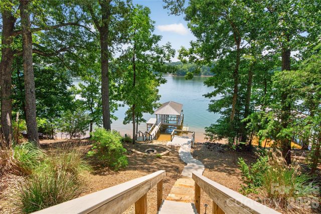 3225 Lake Pointe Drive, Belmont, NC 28012
