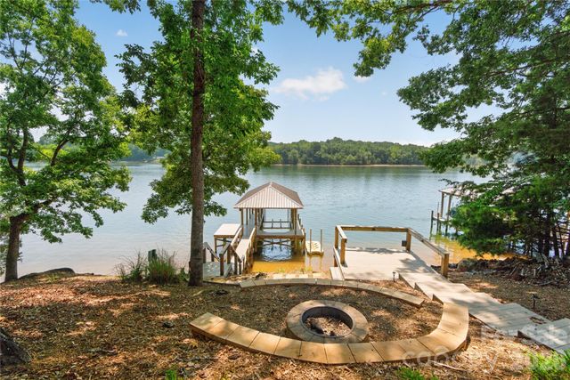 3225 Lake Pointe Drive, Belmont, NC 28012