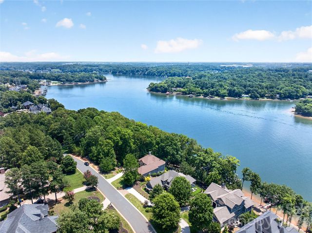 3225 Lake Pointe Drive, Belmont, NC 28012