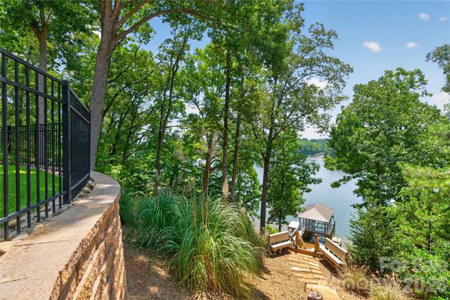 3225 Lake Pointe Drive, Belmont, NC 28012