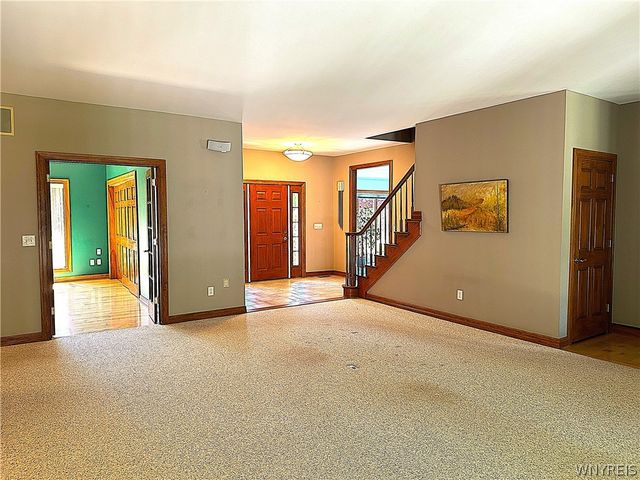 30 Meadowbrook Drive, Elma, NY 14059
