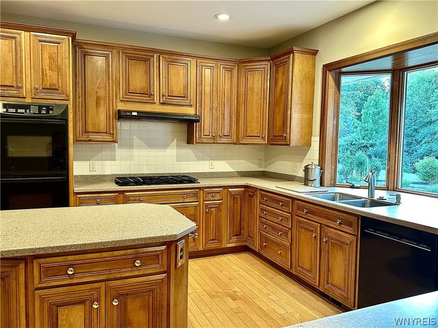 30 Meadowbrook Drive, Elma, NY 14059