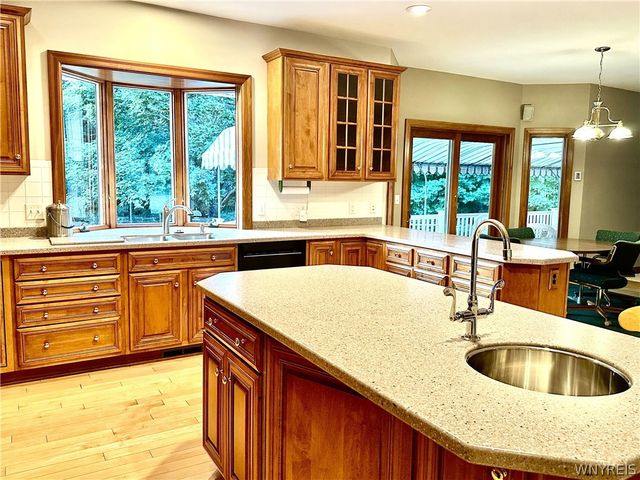 30 Meadowbrook Drive, Elma, NY 14059