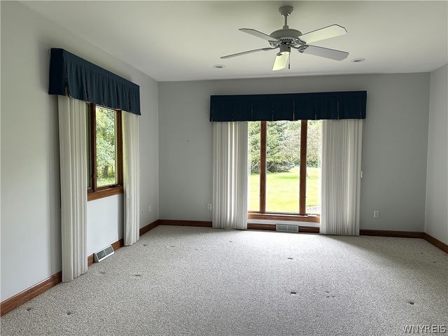 30 Meadowbrook Drive, Elma, NY 14059