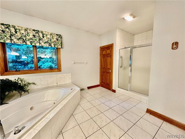 30 Meadowbrook Drive, Elma, NY 14059