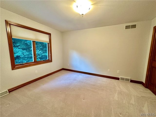 30 Meadowbrook Drive, Elma, NY 14059