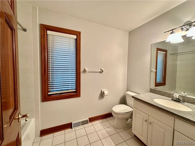 30 Meadowbrook Drive, Elma, NY 14059