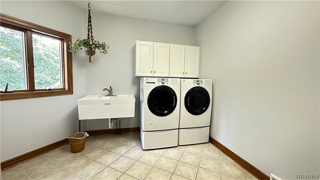 30 Meadowbrook Drive, Elma, NY 14059