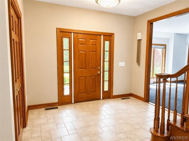 30 Meadowbrook Drive, Elma, NY 14059