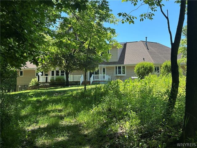 30 Meadowbrook Drive, Elma, NY 14059
