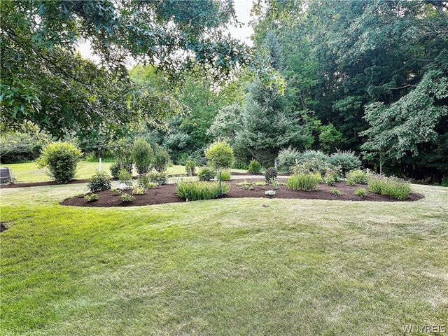 30 Meadowbrook Drive, Elma, NY 14059