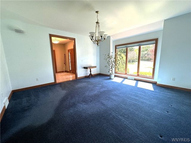 30 Meadowbrook Drive, Elma, NY 14059