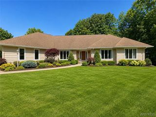 30 Meadowbrook Drive, Elma, NY 14059