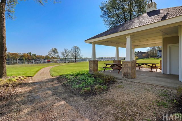 40729 N North Newport Drive, Antioch, IL 60002