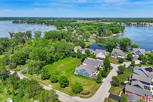 40729 N North Newport Drive, Antioch, IL 60002