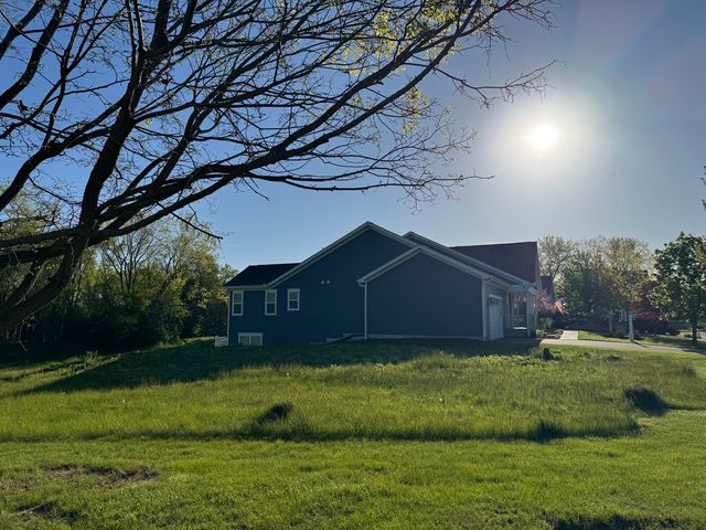 40729 N North Newport Drive, Antioch, IL 60002