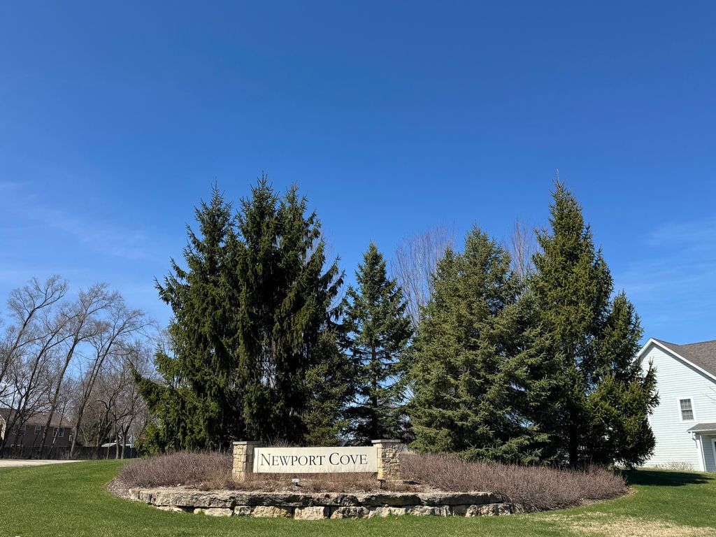 40729 N North Newport Drive, Antioch, IL 60002