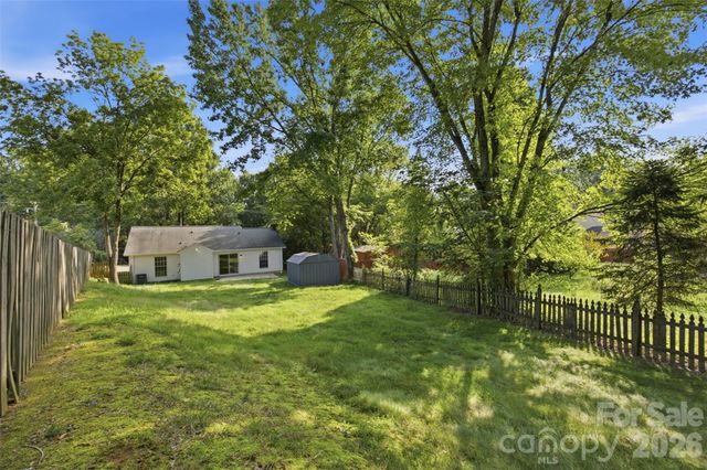 8056 Lawyers Road, Charlotte, NC 28227