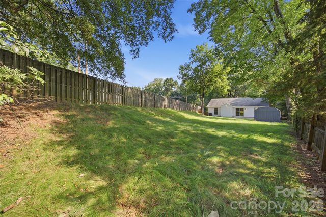 8056 Lawyers Road, Charlotte, NC 28227