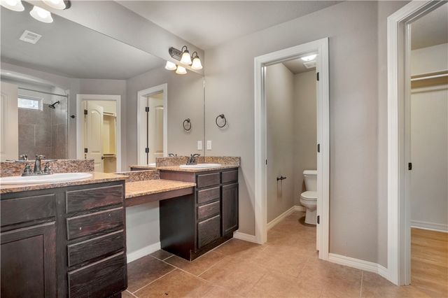 94 E Granada Street, Fayetteville, AR 72703