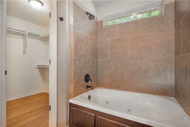 94 E Granada Street, Fayetteville, AR 72703
