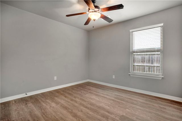 94 E Granada Street, Fayetteville, AR 72703