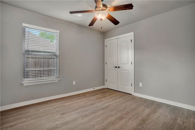 94 E Granada Street, Fayetteville, AR 72703