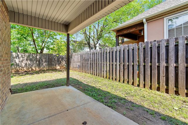 94 E Granada Street, Fayetteville, AR 72703