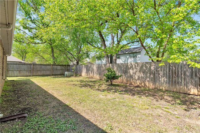 94 E Granada Street, Fayetteville, AR 72703