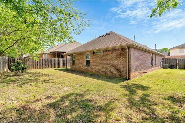 94 E Granada Street, Fayetteville, AR 72703