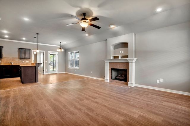 94 E Granada Street, Fayetteville, AR 72703