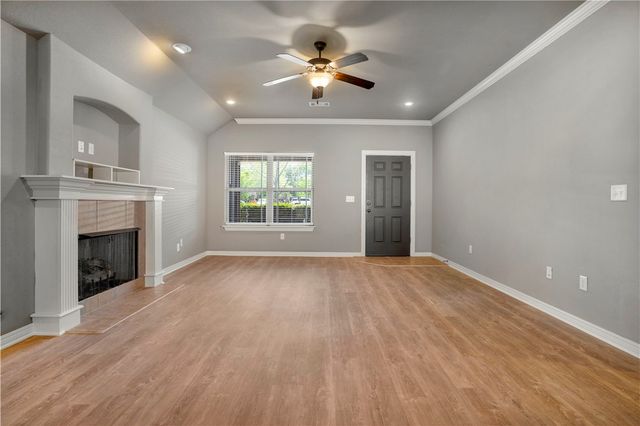 94 E Granada Street, Fayetteville, AR 72703