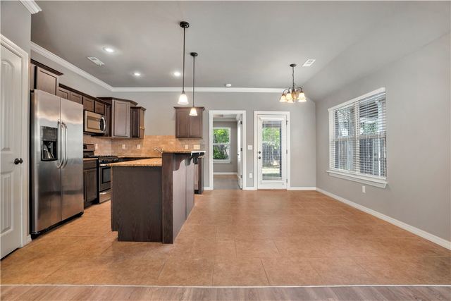 94 E Granada Street, Fayetteville, AR 72703