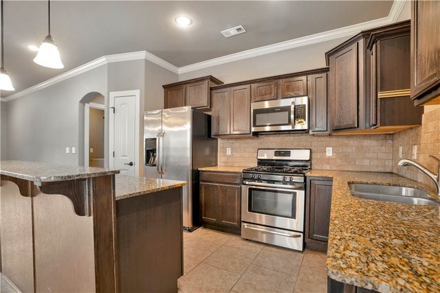 94 E Granada Street, Fayetteville, AR 72703