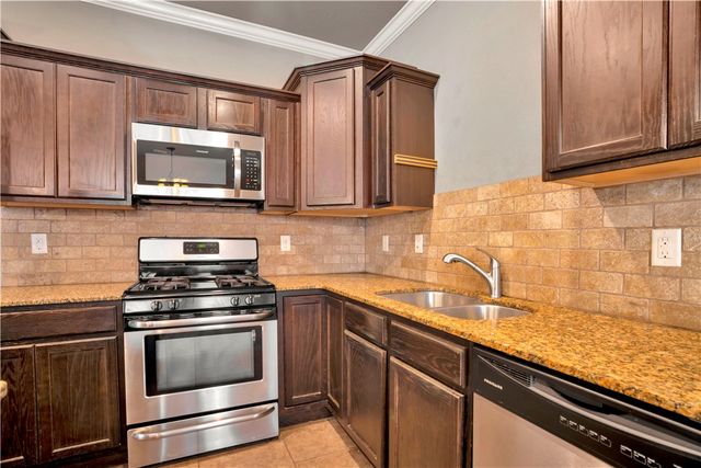 94 E Granada Street, Fayetteville, AR 72703