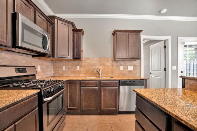 94 E Granada Street, Fayetteville, AR 72703