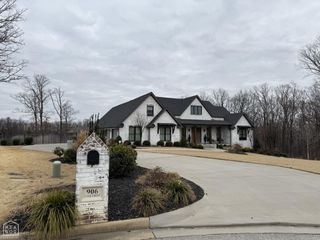 906 Lake Crest Drive, Jonesboro, AR 72404