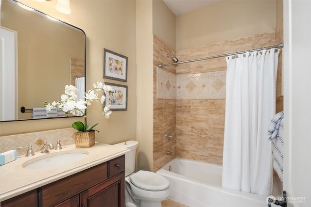 2212 77th Avenue SE, Mercer Island, WA 98040