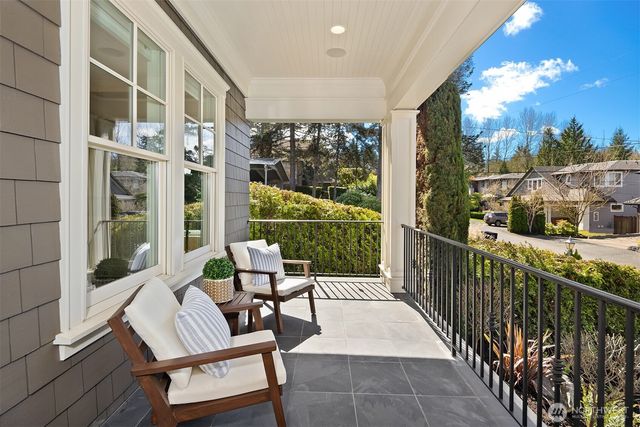 2212 77th Avenue SE, Mercer Island, WA 98040