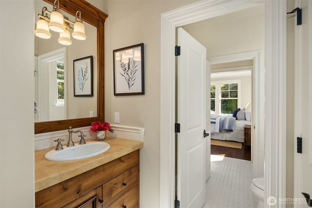 2212 77th Avenue SE, Mercer Island, WA 98040