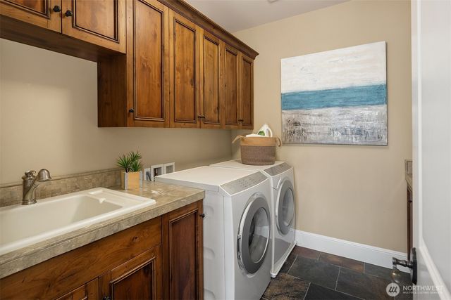 2212 77th Avenue SE, Mercer Island, WA 98040
