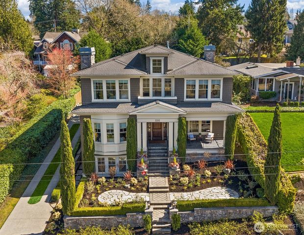 2212 77th Avenue SE, Mercer Island, WA 98040