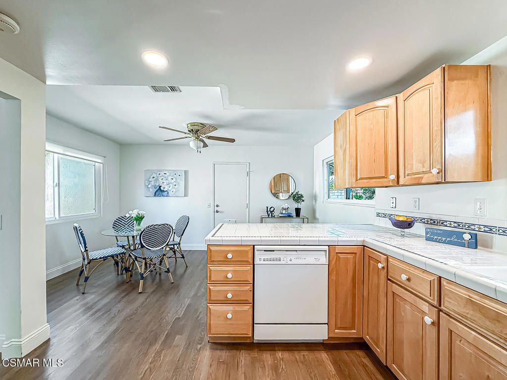 Image 11 of property listing at 211 Sandberg Street, Thousand Oaks, CA 91360