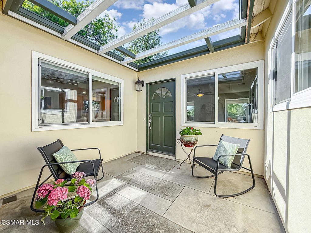 Image 3 of property listing at 211 Sandberg Street, Thousand Oaks, CA 91360