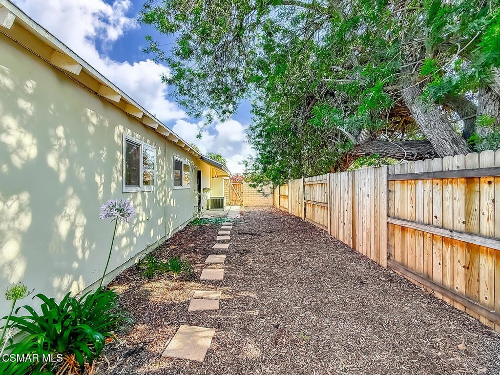 Image 37 of property listing at 211 Sandberg Street, Thousand Oaks, CA 91360