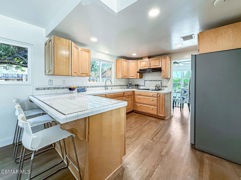 Image 9 of property listing at 211 Sandberg Street, Thousand Oaks, CA 91360