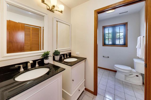 6725 W Albion Avenue, Chicago, IL 60631