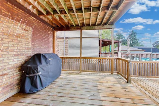 6725 W Albion Avenue, Chicago, IL 60631