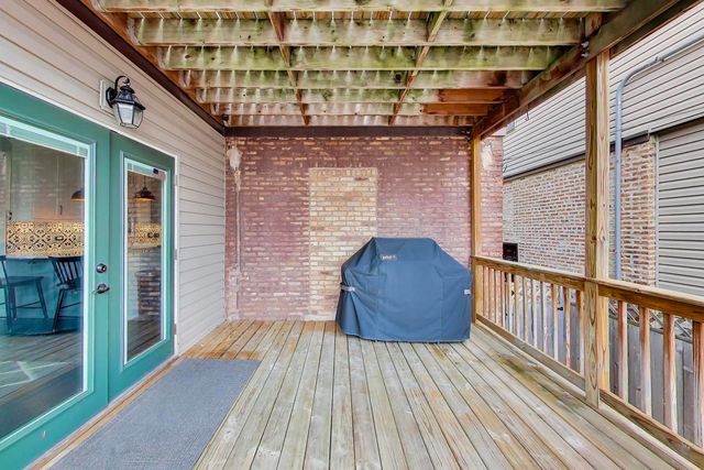 6725 W Albion Avenue, Chicago, IL 60631